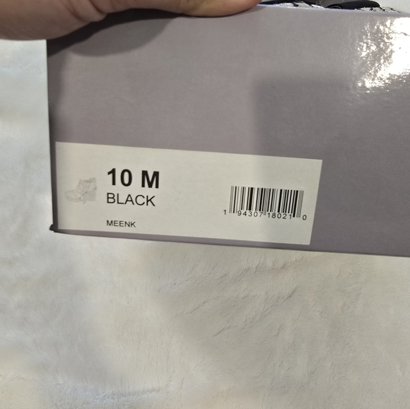 Jennifer Lopez Black and Gold Wedge Sandals - Picture 3 of 9